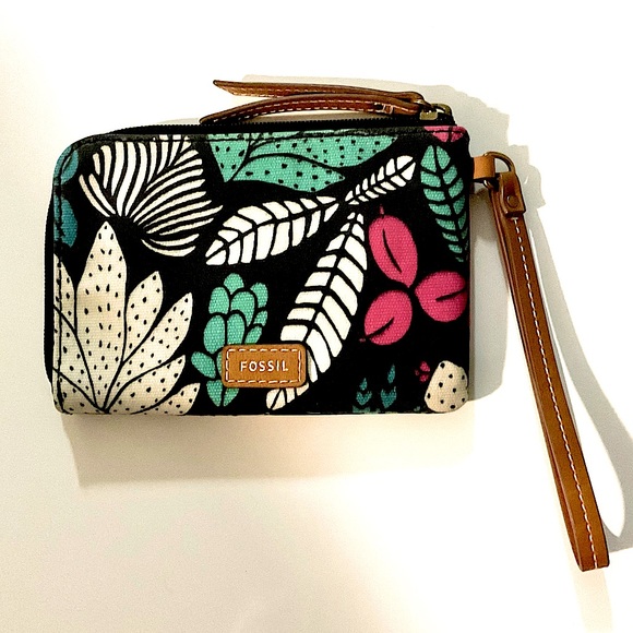 Fossil Handbags - NWOT Fossil Eliza Wristlet Dark Floral